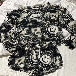 Justice s 7/8 Black and White Tie-Dye Smiley Face Shorts pj’s set euc